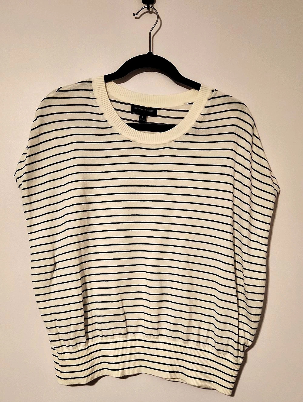 Banana Republic Striped Crewneck Sweater in Cream & Black Size Large